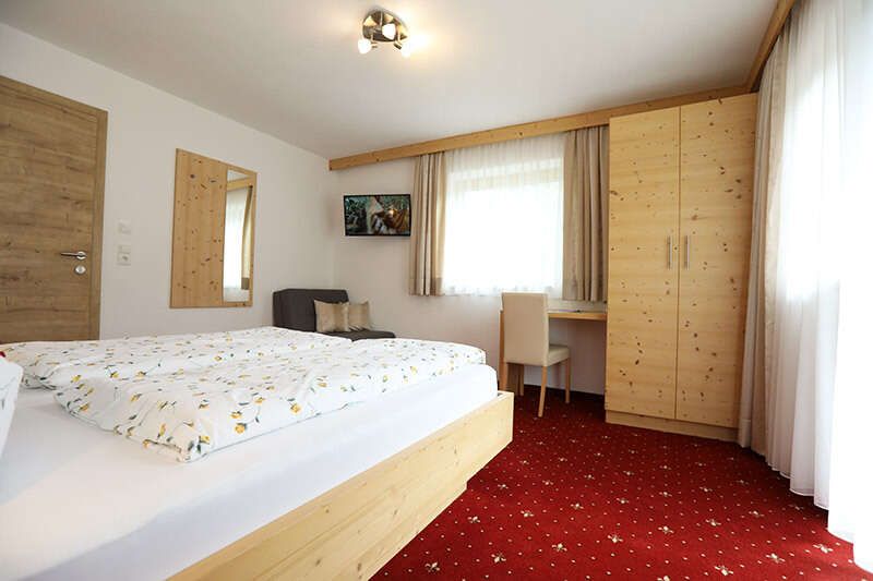 Zimmer mit Doppelbett im Haus Maria in Gerlos